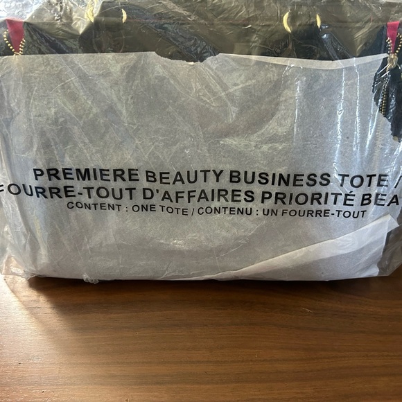 New! Avon Business Tote/ Cosmetics Bag - Picture 3 of 10